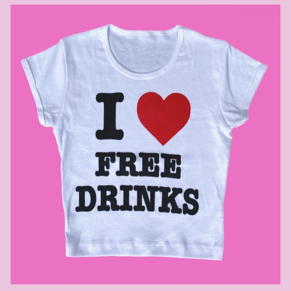 I love free drinks Graphic Tee Crop Top